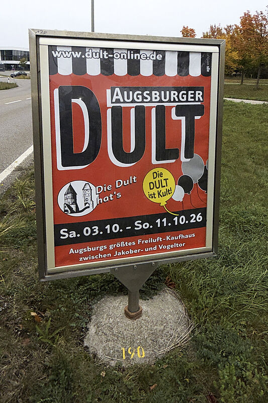 EWT-Ständer mit Plakat der Augsburger Dult