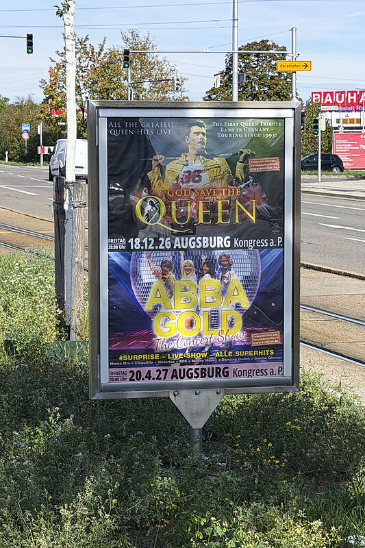 EWT-Ständer Augsburg: Konzertplakat an der Straßenbahnlinie