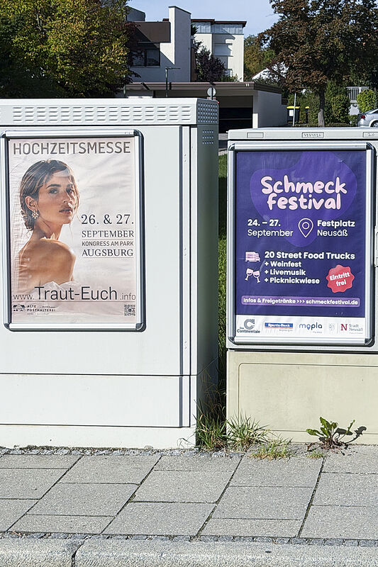Zwei Moskito-Plakate nebeneinander in Gersthofen
