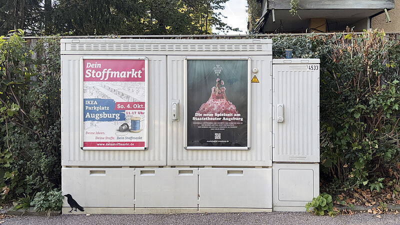 Moskito-Rahmen an Verteilerkästen am Straßenrand